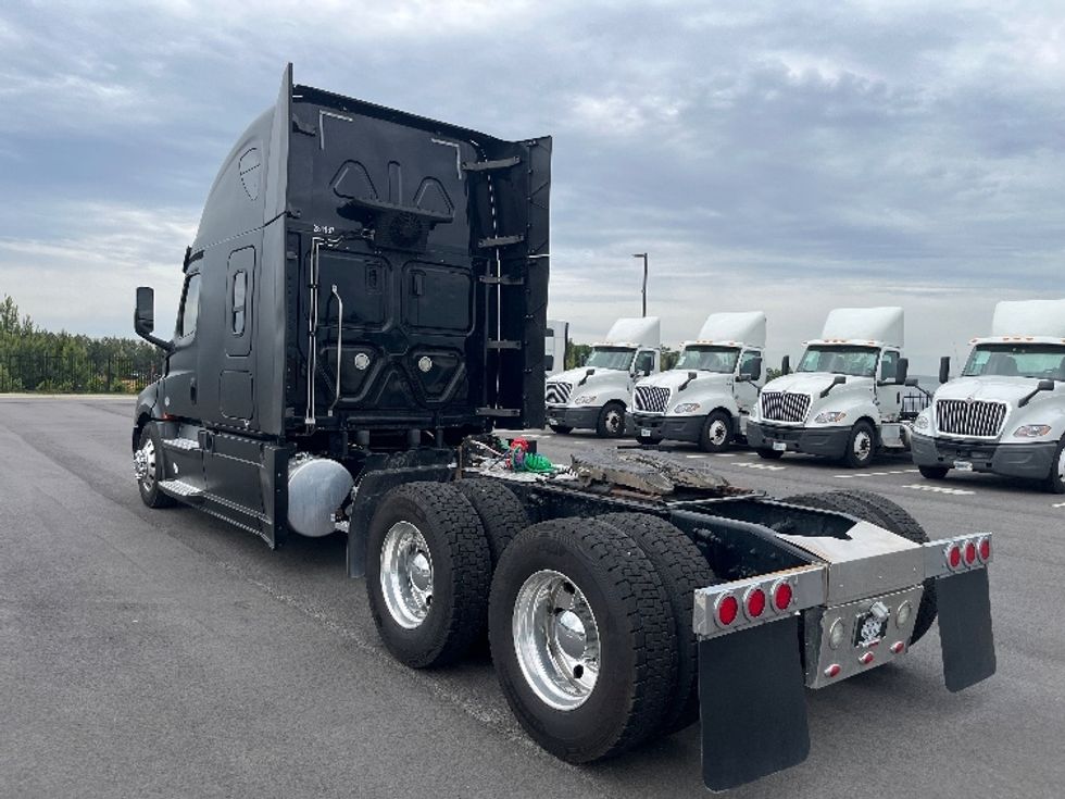 Sleeper Tractor-Heavy Duty Tractors-Freightliner-2020-T12664ST-Concord-NC-221,161\n\t\tmiles-$ 81,250 - Image 5