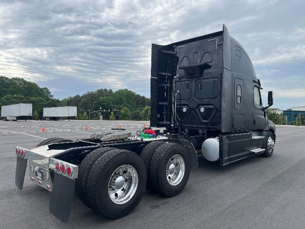 Sleeper Tractor-Heavy Duty Tractors-Freightliner-2020-T12664ST-Concord-NC-221,161\n\t\tmiles-$ 81,250 - Image 7