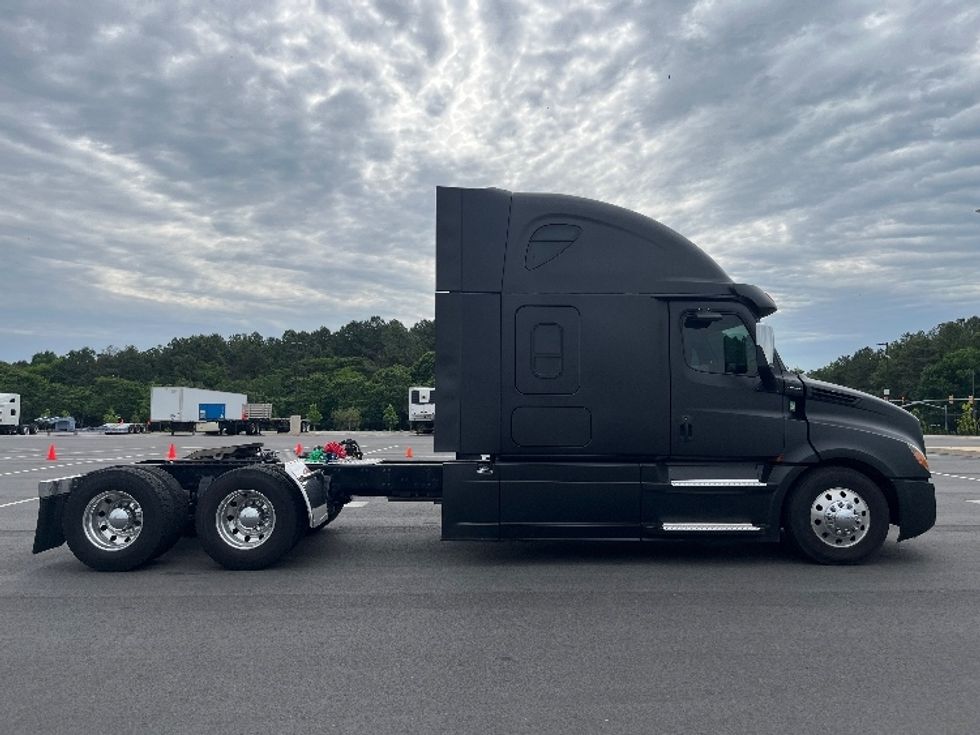 Sleeper Tractor-Heavy Duty Tractors-Freightliner-2020-T12664ST-Concord-NC-221,161\n\t\tmiles-$ 81,250 - Image 8