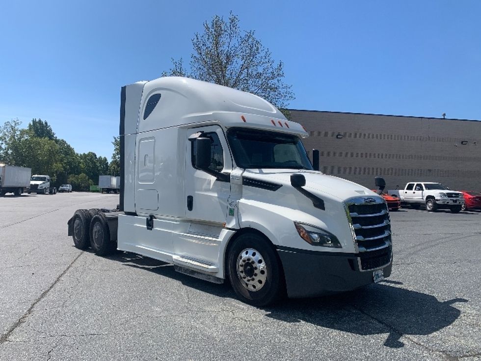 Sleeper Tractor-Heavy Duty Tractors-Freightliner-2020-T12664ST-Concord-NC-345,486\n\t\tmiles-$ 80,250 - Image 1