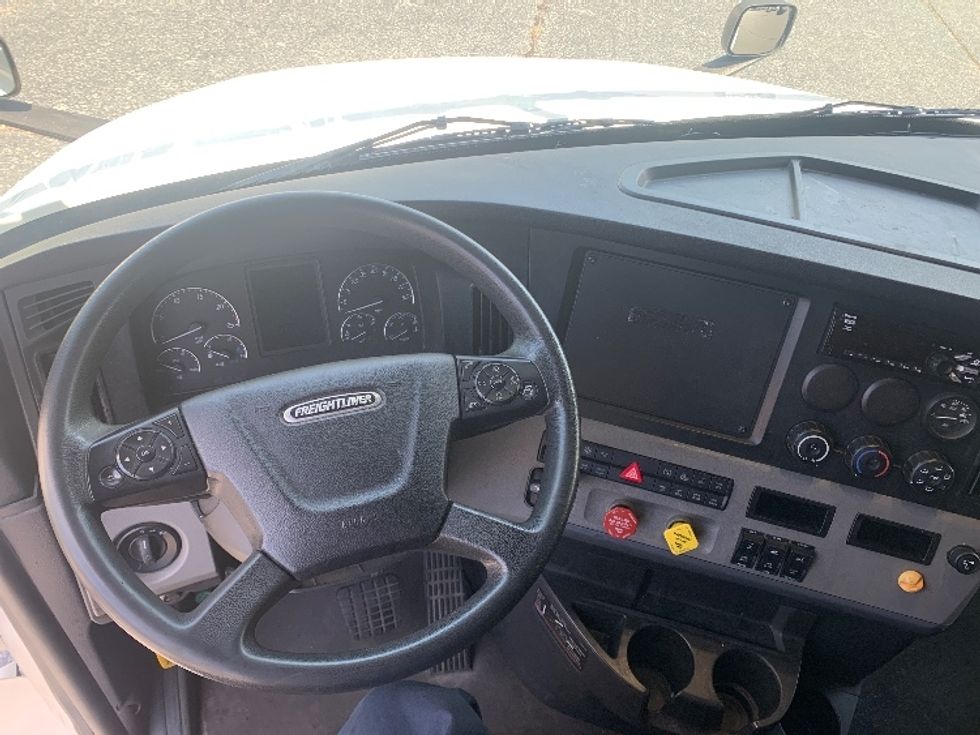 Sleeper Tractor-Heavy Duty Tractors-Freightliner-2020-T12664ST-Concord-NC-345,486\n\t\tmiles-$ 80,250 - Image 11