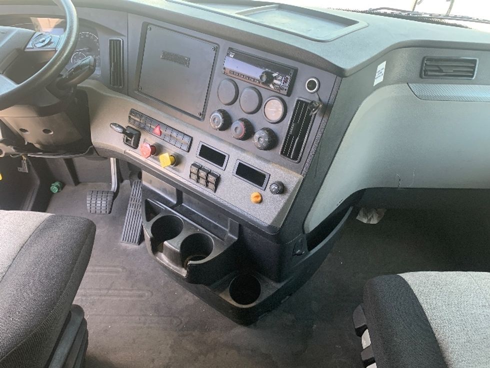 Sleeper Tractor-Heavy Duty Tractors-Freightliner-2020-T12664ST-Concord-NC-345,486\n\t\tmiles-$ 80,250 - Image 12
