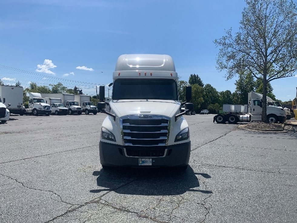 Sleeper Tractor-Heavy Duty Tractors-Freightliner-2020-T12664ST-Concord-NC-345,486\n\t\tmiles-$ 80,250 - Image 2