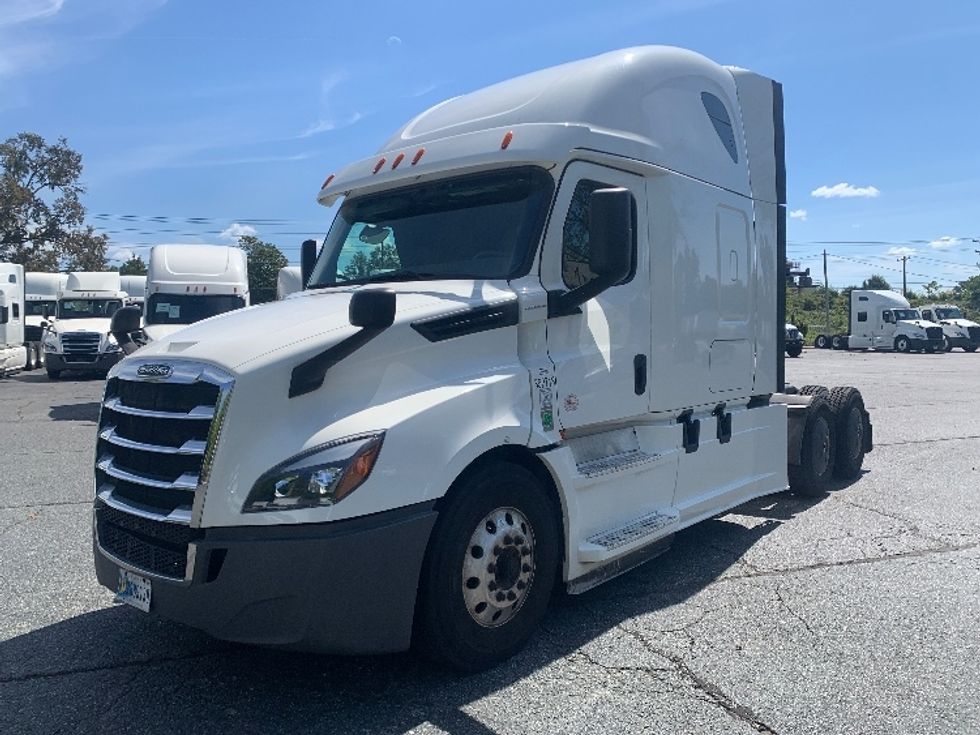 Sleeper Tractor-Heavy Duty Tractors-Freightliner-2020-T12664ST-Concord-NC-345,486\n\t\tmiles-$ 80,250 - Image 3