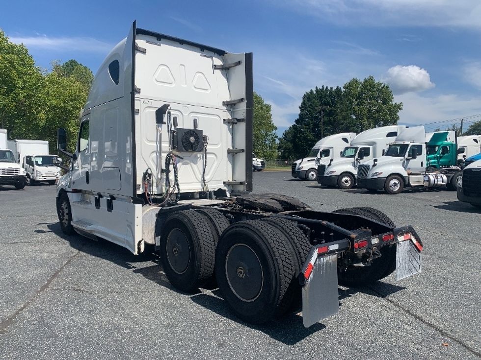 Sleeper Tractor-Heavy Duty Tractors-Freightliner-2020-T12664ST-Concord-NC-345,486\n\t\tmiles-$ 80,250 - Image 5