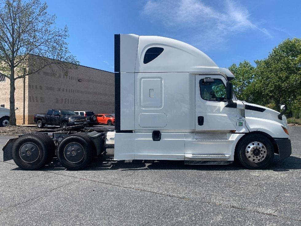 Sleeper Tractor-Heavy Duty Tractors-Freightliner-2020-T12664ST-Concord-NC-345,486\n\t\tmiles-$ 80,250 - Image 8