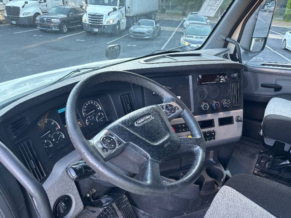 Sleeper Tractor-Heavy Duty Tractors-Freightliner-2020-T12664ST-Concord-NC-415,463\n\t\tmiles-$ 79,250 - Image 10