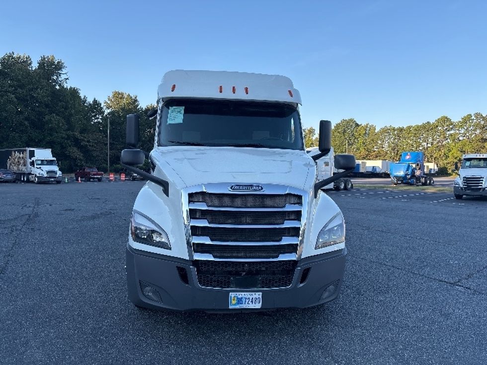 Sleeper Tractor-Heavy Duty Tractors-Freightliner-2020-T12664ST-Concord-NC-415,463\n\t\tmiles-$ 79,250 - Image 2