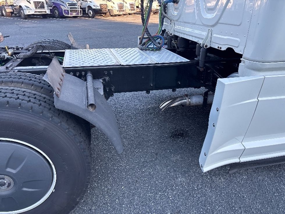 Sleeper Tractor-Heavy Duty Tractors-Freightliner-2020-T12664ST-Concord-NC-415,463\n\t\tmiles-$ 79,250 - Image 23