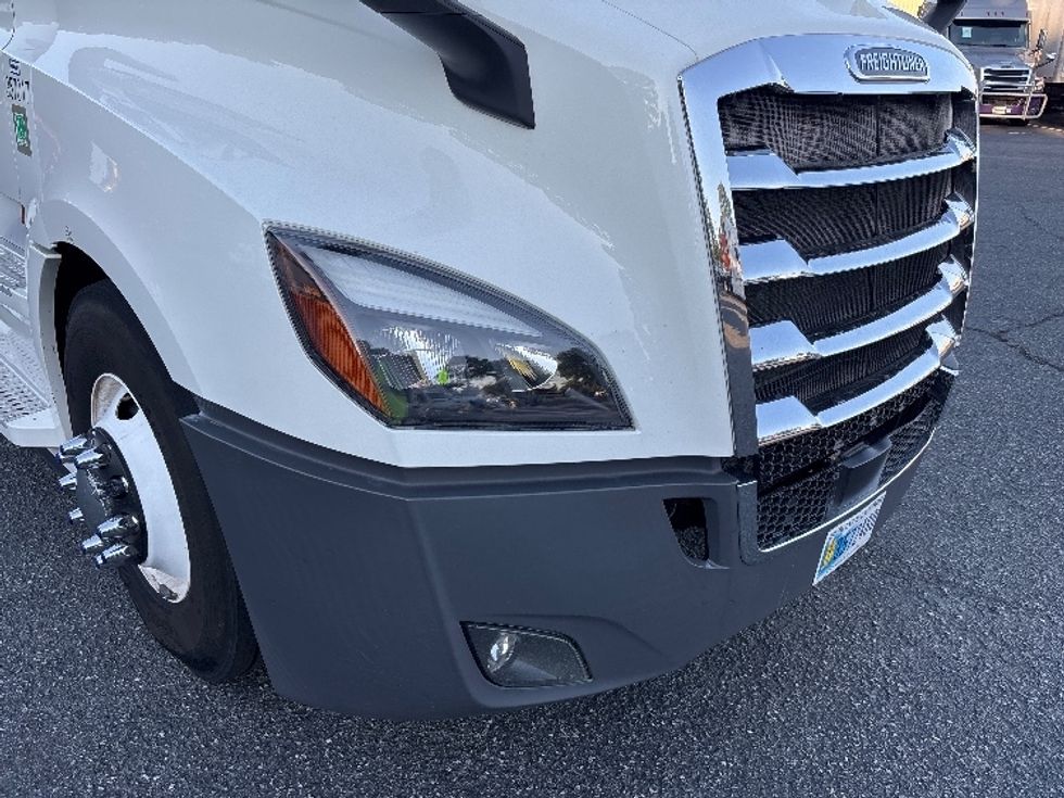 Sleeper Tractor-Heavy Duty Tractors-Freightliner-2020-T12664ST-Concord-NC-415,463\n\t\tmiles-$ 79,250 - Image 24