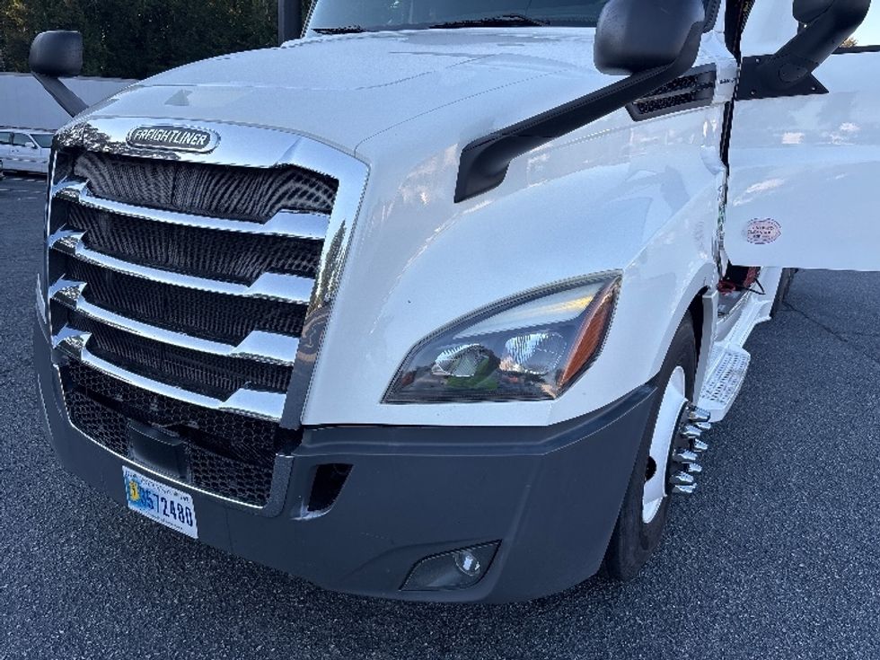 Sleeper Tractor-Heavy Duty Tractors-Freightliner-2020-T12664ST-Concord-NC-415,463\n\t\tmiles-$ 79,250 - Image 25