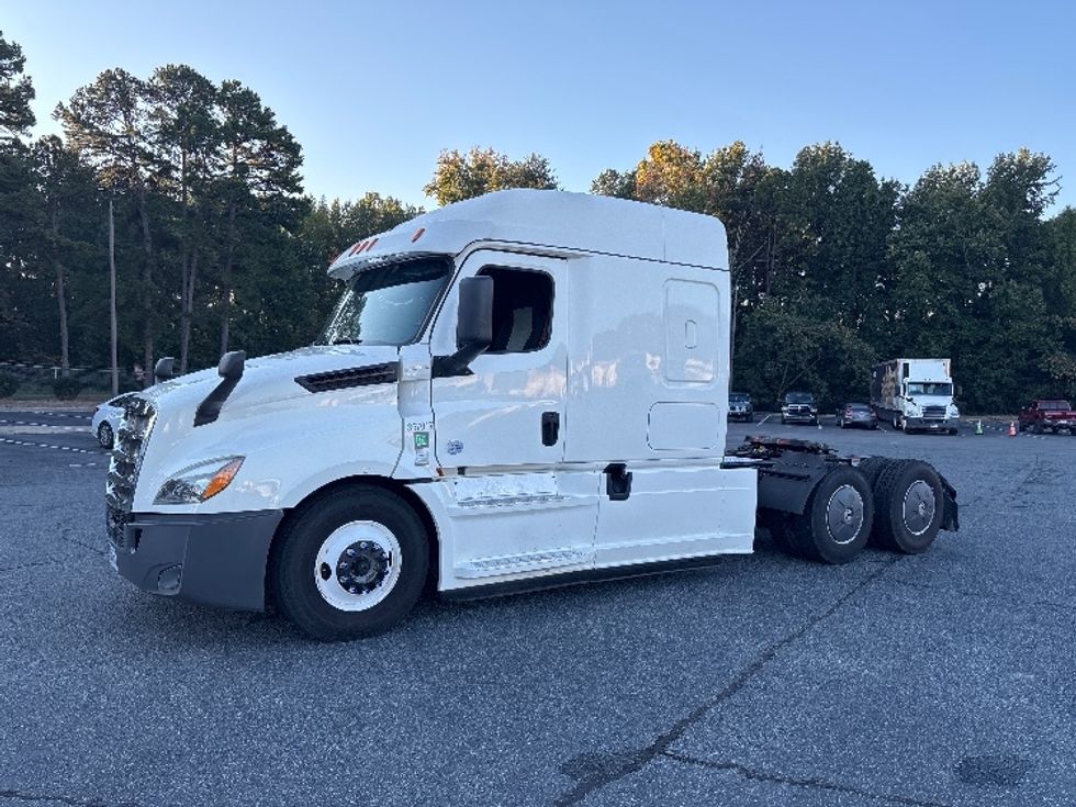 Sleeper Tractor-Heavy Duty Tractors-Freightliner-2020-T12664ST-Concord-NC-415,463\n\t\tmiles-$ 79,250 - Image 3