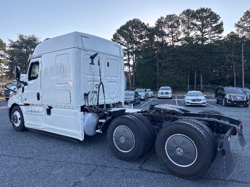 Sleeper Tractor-Heavy Duty Tractors-Freightliner-2020-T12664ST-Concord-NC-415,463\n\t\tmiles-$ 79,250 - Image 5