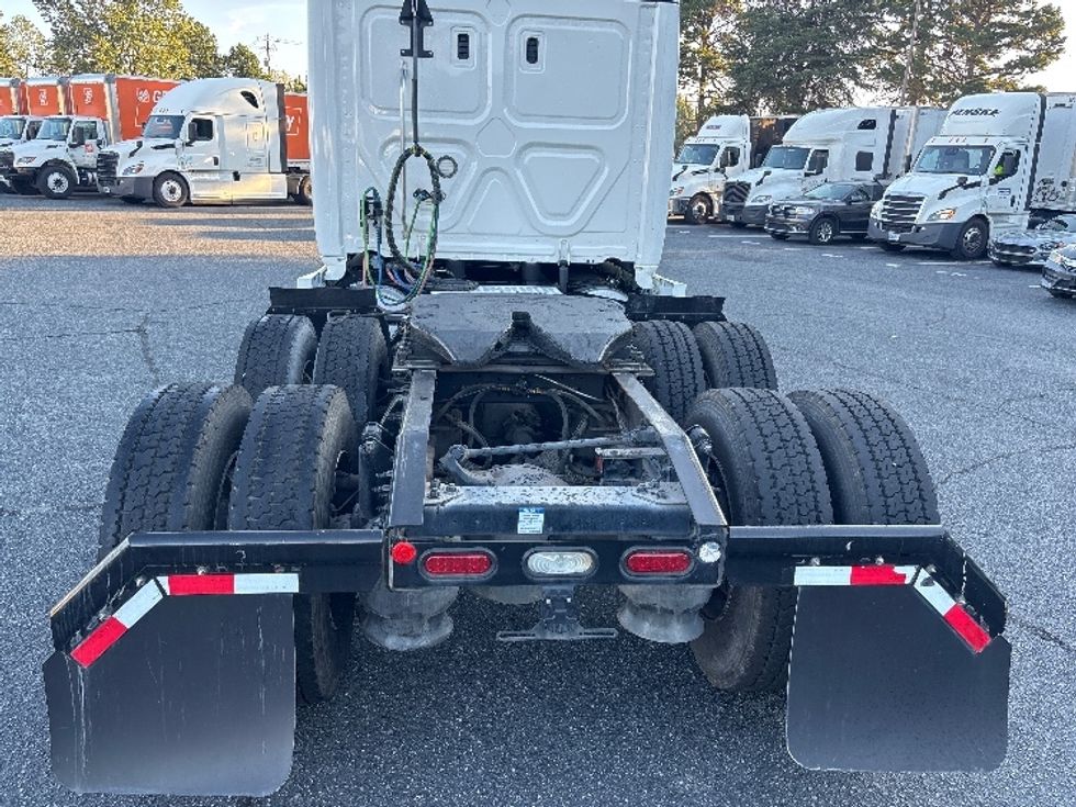 Sleeper Tractor-Heavy Duty Tractors-Freightliner-2020-T12664ST-Concord-NC-415,463\n\t\tmiles-$ 79,250 - Image 6