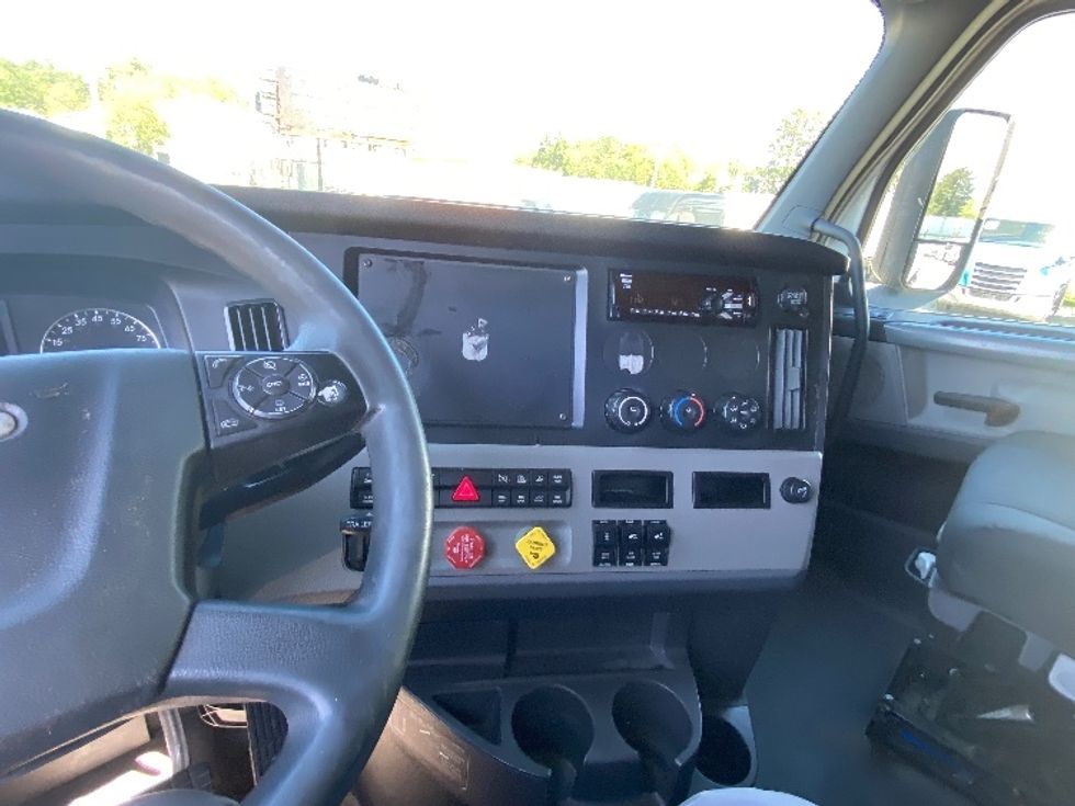Sleeper Tractor-Heavy Duty Tractors-Freightliner-2020-T12664ST-Concord-NC-478,580\n\t\tmiles-$ 54,500 - Image 11