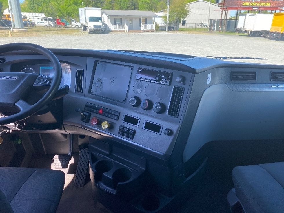 Sleeper Tractor-Heavy Duty Tractors-Freightliner-2020-T12664ST-Concord-NC-478,580\n\t\tmiles-$ 54,500 - Image 12