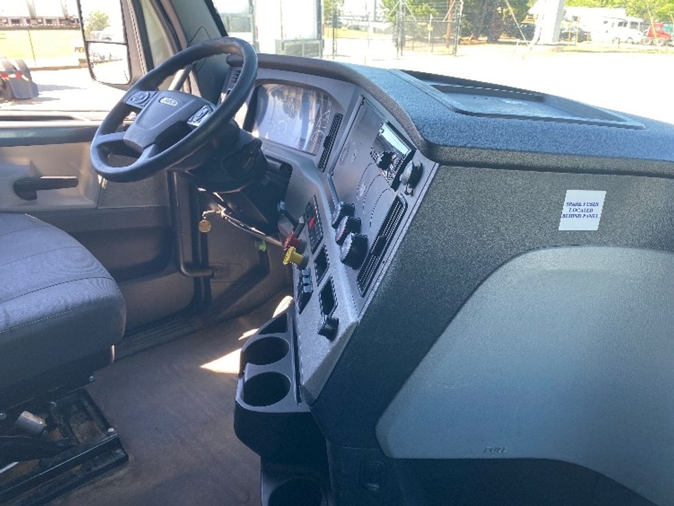 Sleeper Tractor-Heavy Duty Tractors-Freightliner-2020-T12664ST-Concord-NC-478,580\n\t\tmiles-$ 54,500 - Image 15