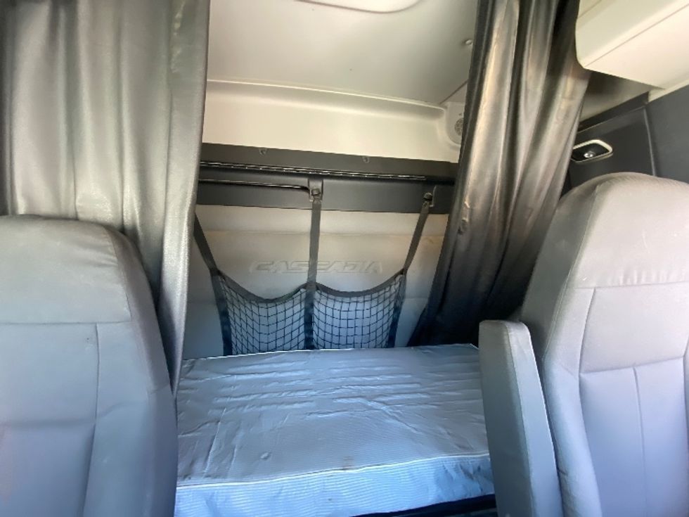 Sleeper Tractor-Heavy Duty Tractors-Freightliner-2020-T12664ST-Concord-NC-478,580\n\t\tmiles-$ 54,500 - Image 16