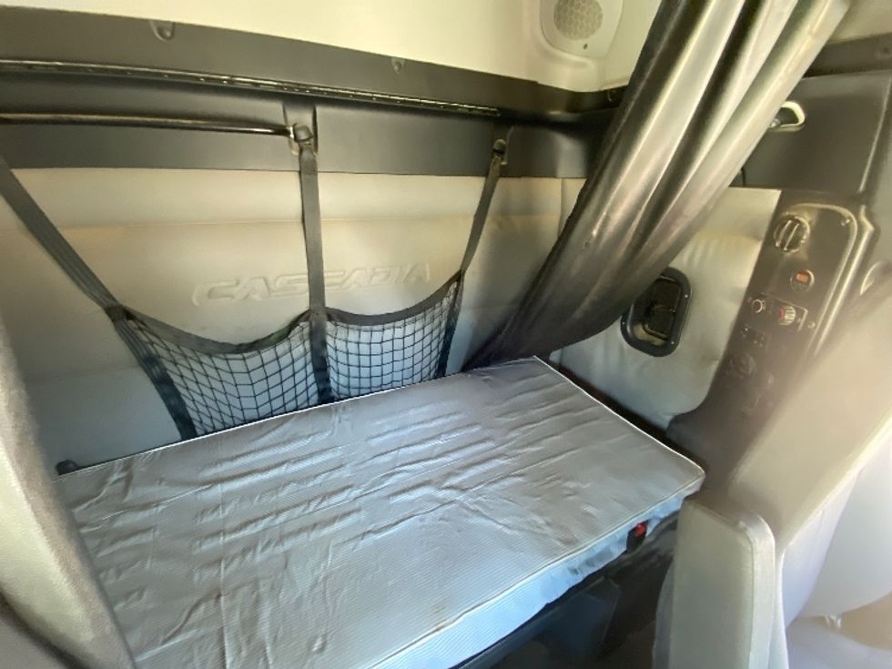 Sleeper Tractor-Heavy Duty Tractors-Freightliner-2020-T12664ST-Concord-NC-478,580\n\t\tmiles-$ 54,500 - Image 17