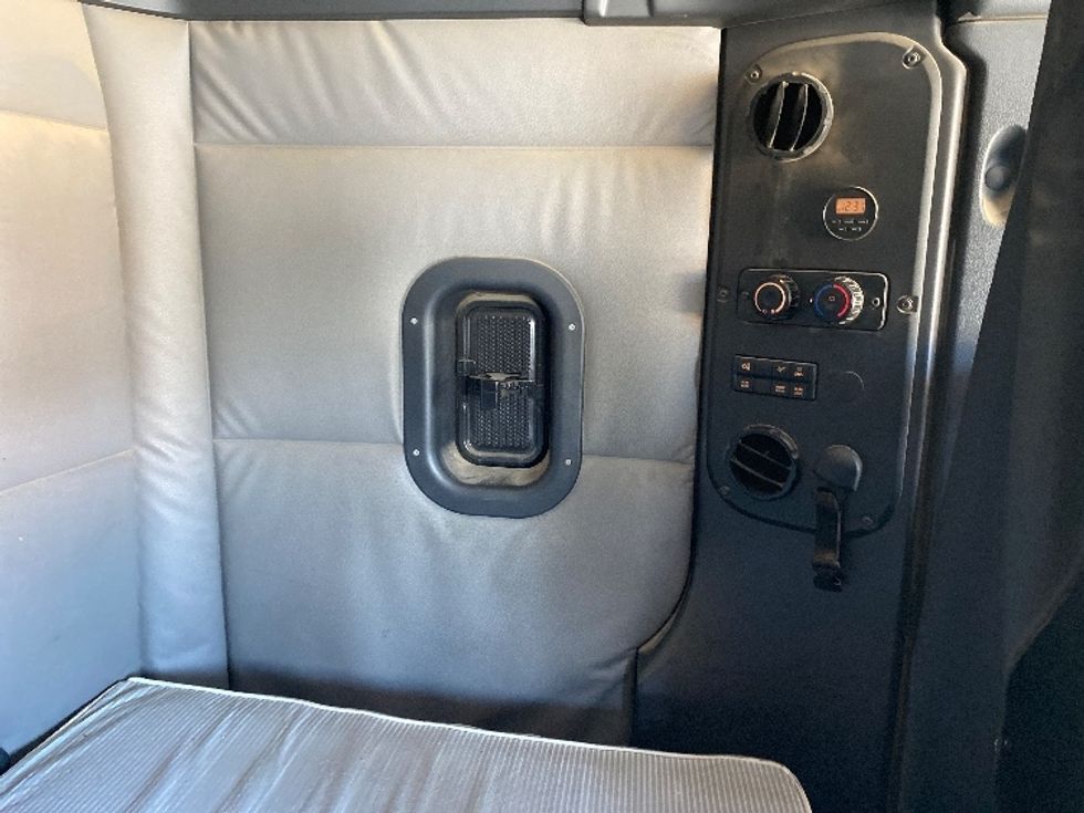 Sleeper Tractor-Heavy Duty Tractors-Freightliner-2020-T12664ST-Concord-NC-478,580\n\t\tmiles-$ 54,500 - Image 18