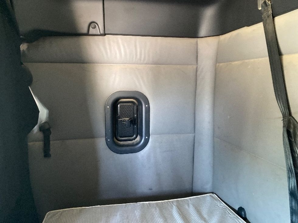 Sleeper Tractor-Heavy Duty Tractors-Freightliner-2020-T12664ST-Concord-NC-478,580\n\t\tmiles-$ 54,500 - Image 19