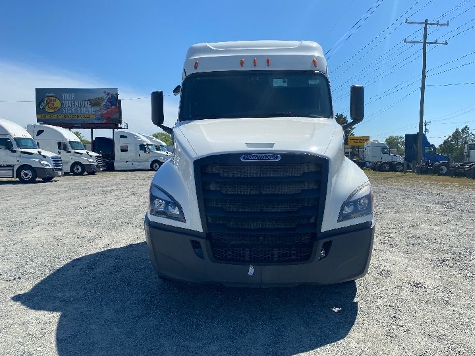 Sleeper Tractor-Heavy Duty Tractors-Freightliner-2020-T12664ST-Concord-NC-478,580\n\t\tmiles-$ 54,500 - Image 2