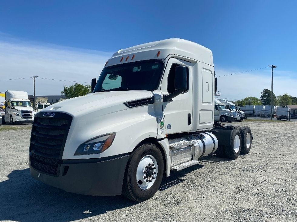 Sleeper Tractor-Heavy Duty Tractors-Freightliner-2020-T12664ST-Concord-NC-478,580\n\t\tmiles-$ 54,500 - Image 3