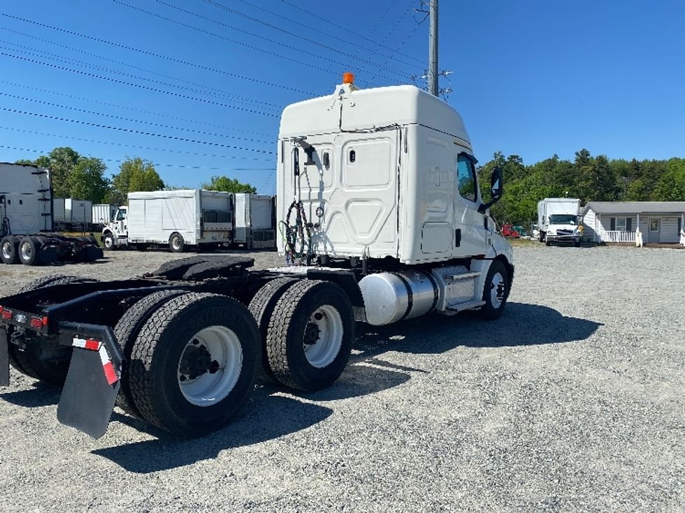 Sleeper Tractor-Heavy Duty Tractors-Freightliner-2020-T12664ST-Concord-NC-478,580\n\t\tmiles-$ 54,500 - Image 7