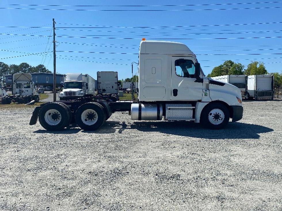 Sleeper Tractor-Heavy Duty Tractors-Freightliner-2020-T12664ST-Concord-NC-478,580\n\t\tmiles-$ 54,500 - Image 8