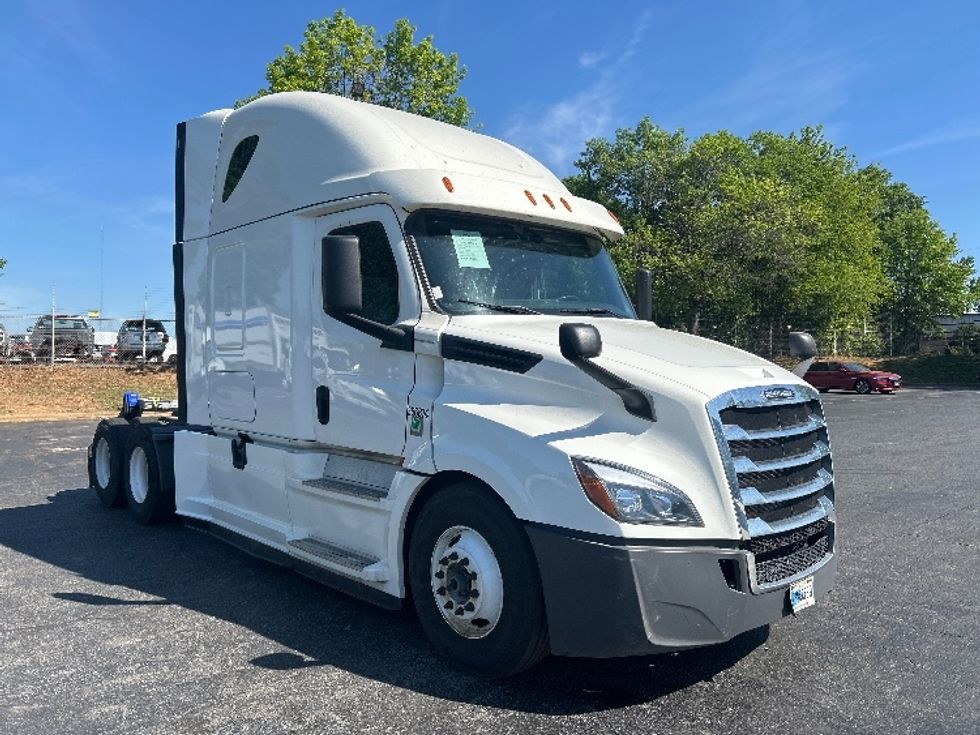 Sleeper Tractor-Heavy Duty Tractors-Freightliner-2020-T12664ST-Concord-NC-509,322\n\t\tmiles-$ 50,750 - Image 1