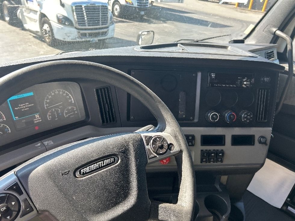 Sleeper Tractor-Heavy Duty Tractors-Freightliner-2020-T12664ST-Concord-NC-509,322\n\t\tmiles-$ 50,750 - Image 11
