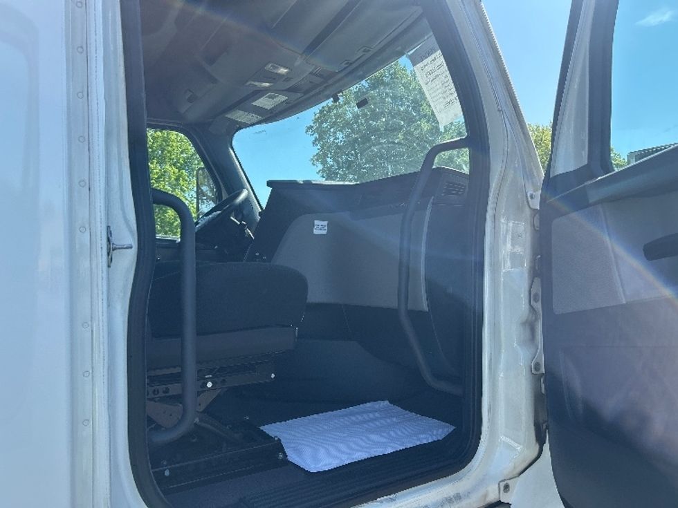 Sleeper Tractor-Heavy Duty Tractors-Freightliner-2020-T12664ST-Concord-NC-509,322\n\t\tmiles-$ 50,750 - Image 13