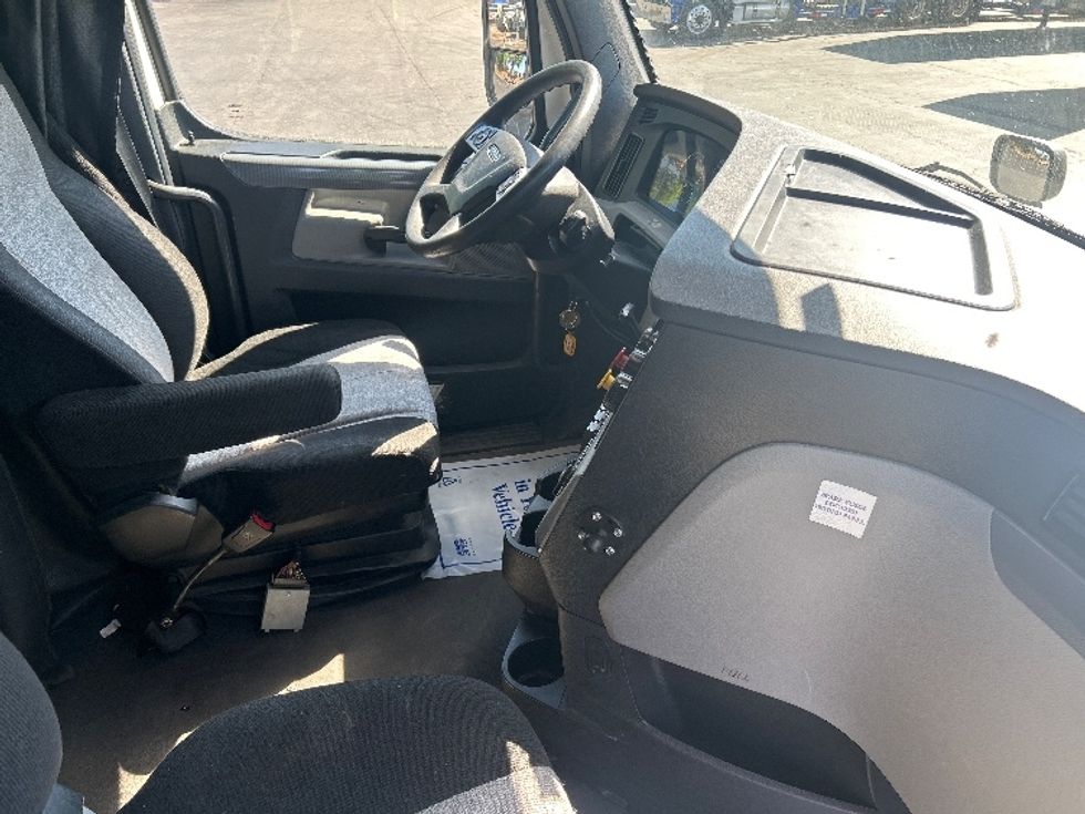 Sleeper Tractor-Heavy Duty Tractors-Freightliner-2020-T12664ST-Concord-NC-509,322\n\t\tmiles-$ 50,750 - Image 15