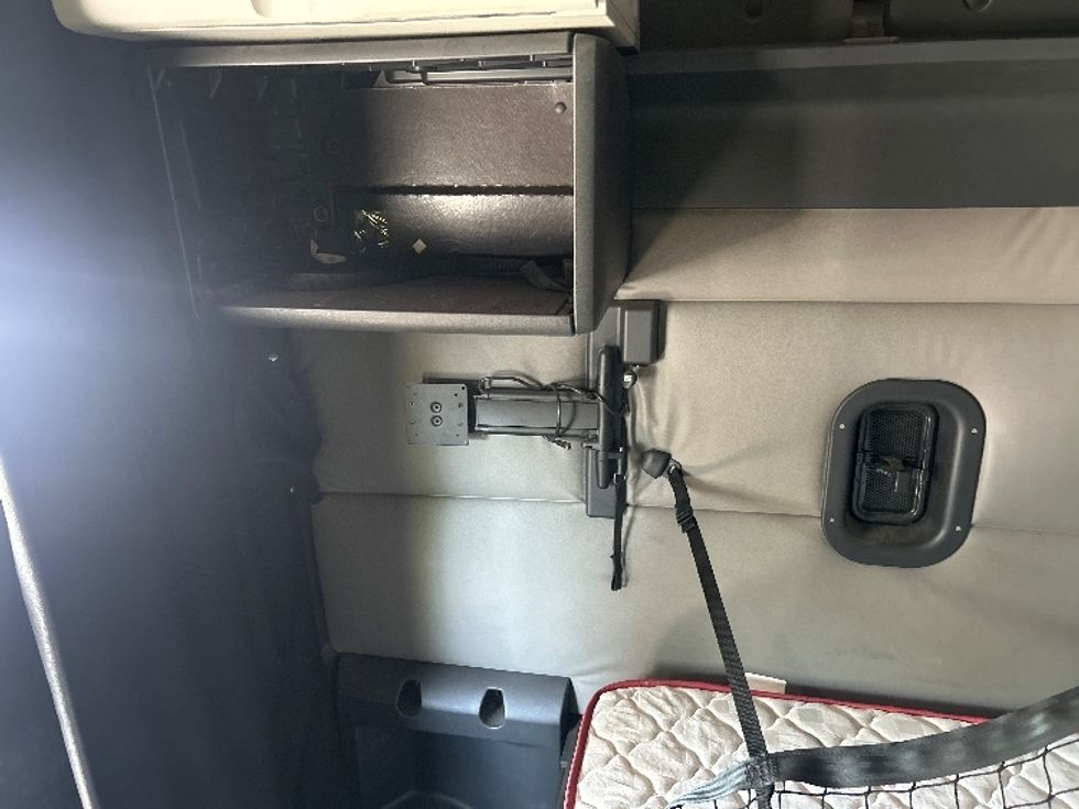 Sleeper Tractor-Heavy Duty Tractors-Freightliner-2020-T12664ST-Concord-NC-509,322\n\t\tmiles-$ 50,750 - Image 19