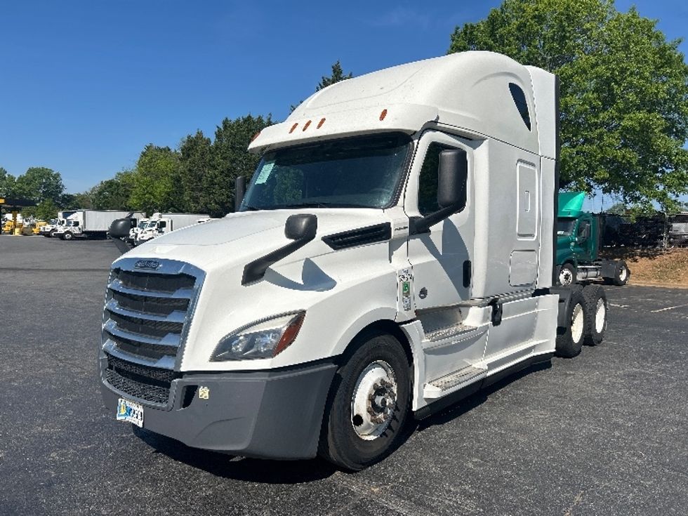 Sleeper Tractor-Heavy Duty Tractors-Freightliner-2020-T12664ST-Concord-NC-509,322\n\t\tmiles-$ 50,750 - Image 3