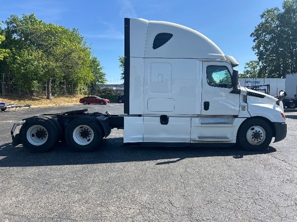 Sleeper Tractor-Heavy Duty Tractors-Freightliner-2020-T12664ST-Concord-NC-509,322\n\t\tmiles-$ 50,750 - Image 8
