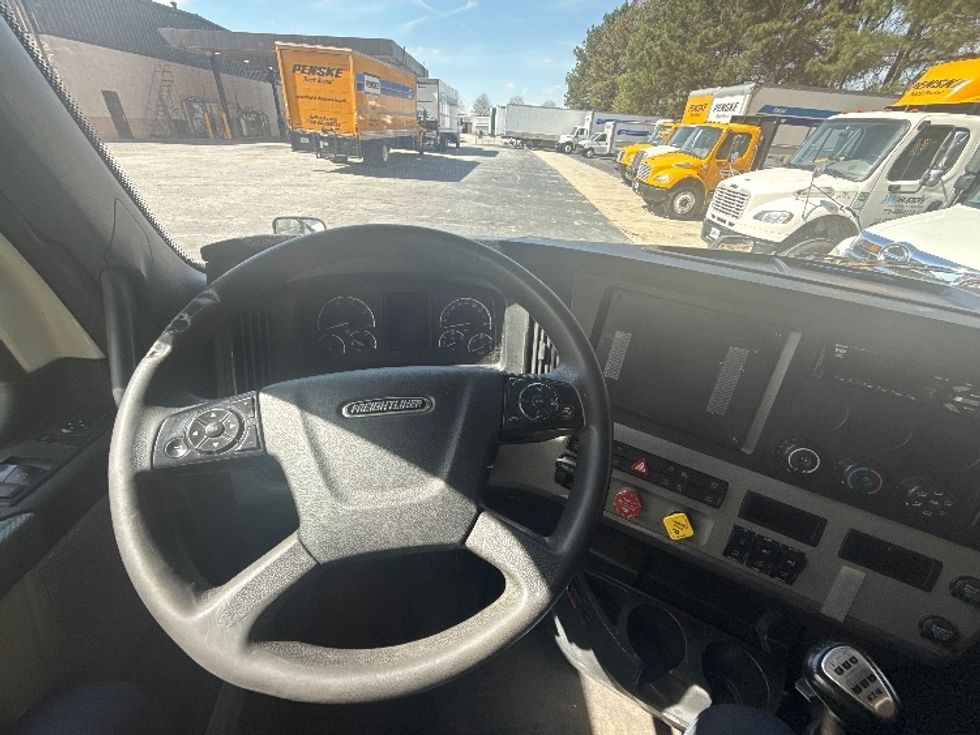 Sleeper Tractor-Heavy Duty Tractors-Freightliner-2020-T12664ST-Conyers-GA-510,990\n\t\tmiles-$ 54,000 - Image 11
