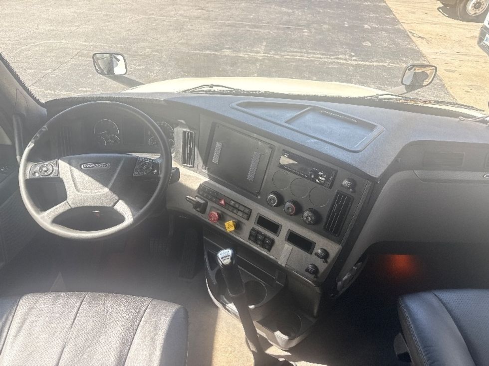 Sleeper Tractor-Heavy Duty Tractors-Freightliner-2020-T12664ST-Conyers-GA-510,990\n\t\tmiles-$ 54,000 - Image 12
