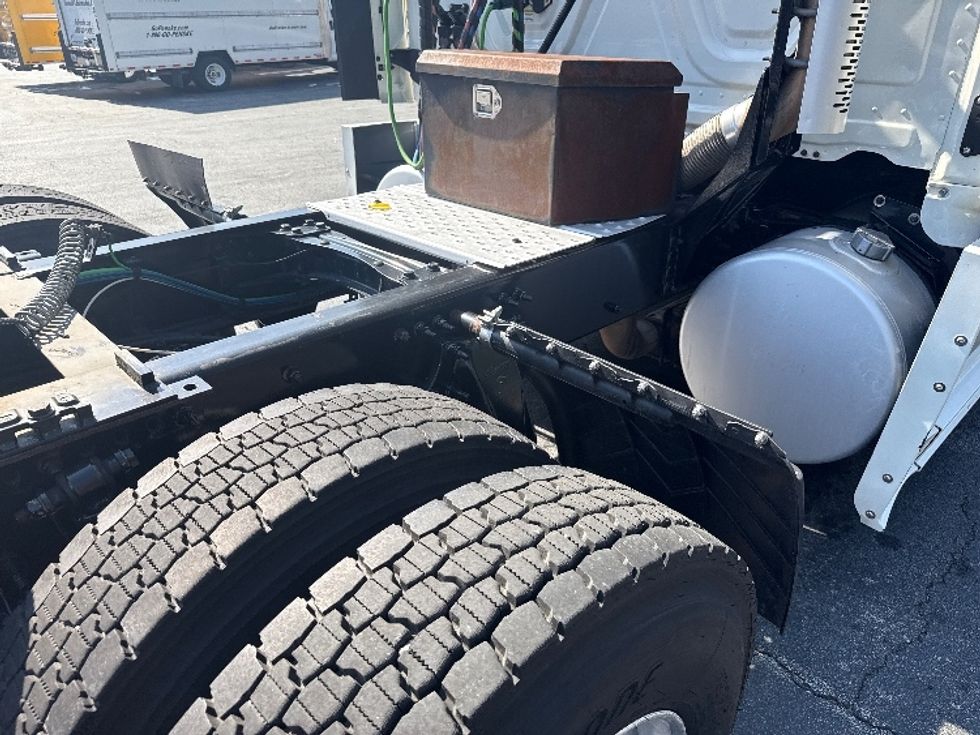Sleeper Tractor-Heavy Duty Tractors-Freightliner-2020-T12664ST-Conyers-GA-510,990\n\t\tmiles-$ 54,000 - Image 25