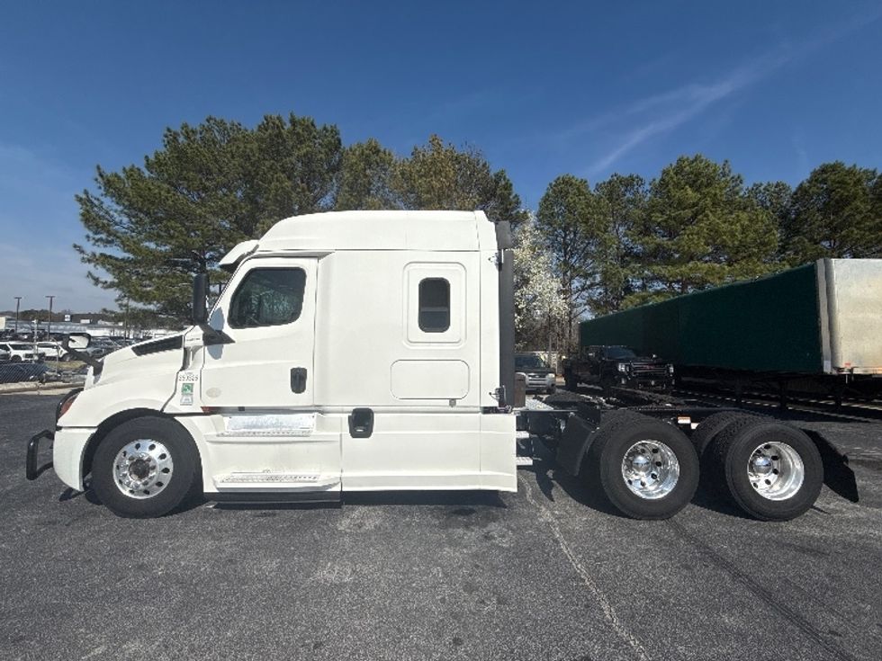 Sleeper Tractor-Heavy Duty Tractors-Freightliner-2020-T12664ST-Conyers-GA-510,990\n\t\tmiles-$ 54,000 - Image 4