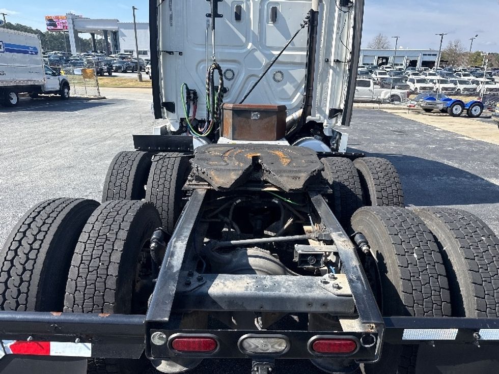 Sleeper Tractor-Heavy Duty Tractors-Freightliner-2020-T12664ST-Conyers-GA-510,990\n\t\tmiles-$ 54,000 - Image 6