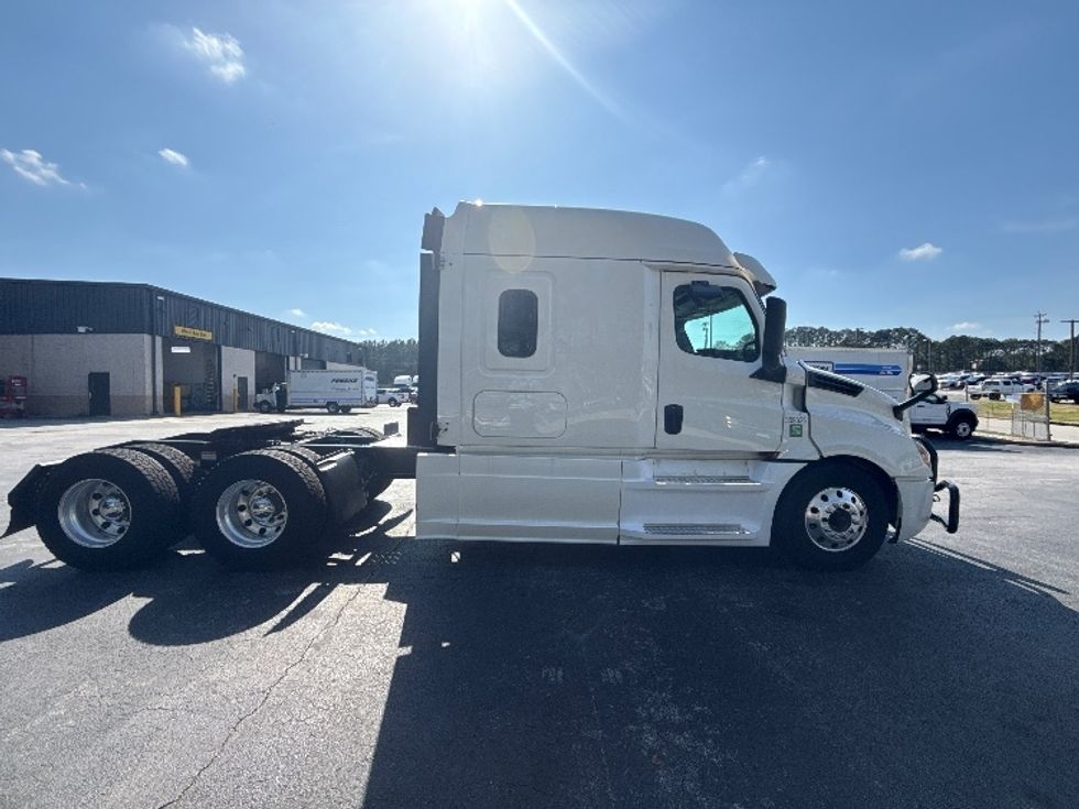 Sleeper Tractor-Heavy Duty Tractors-Freightliner-2020-T12664ST-Conyers-GA-510,990\n\t\tmiles-$ 54,000 - Image 8