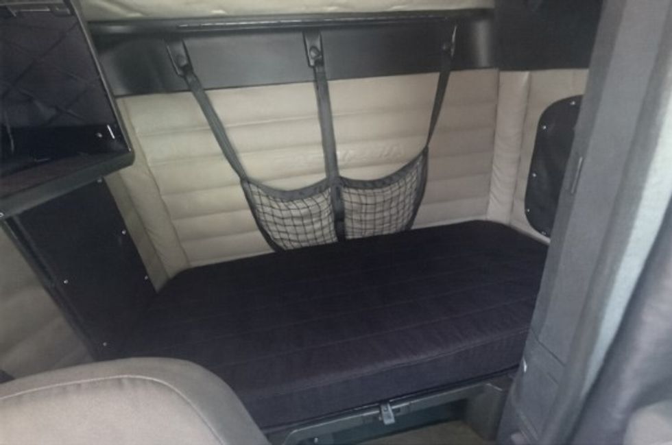 Sleeper Tractor-Heavy Duty Tractors-Freightliner-2020-T12664ST-Cross Lanes-WV-324,492\n\t\tmiles-$ 67,000 - Image 16