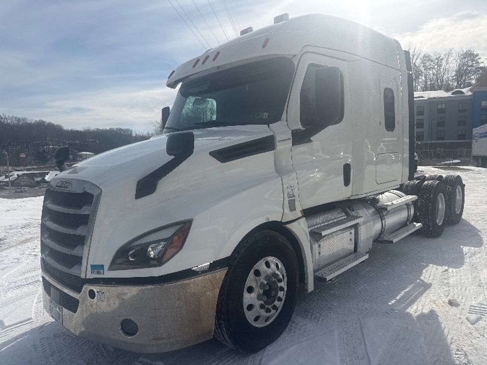 Sleeper Tractor-Heavy Duty Tractors-Freightliner-2020-T12664ST-Cross Lanes-WV-324,492\n\t\tmiles-$ 67,000 - Image 3