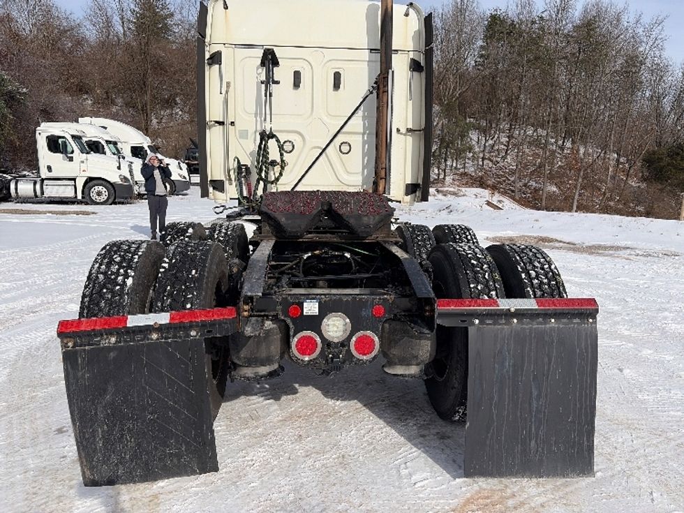 Sleeper Tractor-Heavy Duty Tractors-Freightliner-2020-T12664ST-Cross Lanes-WV-324,492\n\t\tmiles-$ 67,000 - Image 6