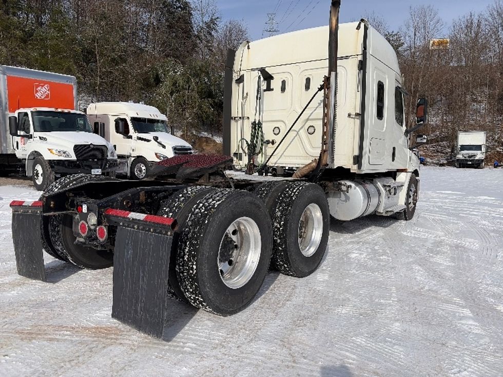 Sleeper Tractor-Heavy Duty Tractors-Freightliner-2020-T12664ST-Cross Lanes-WV-324,492\n\t\tmiles-$ 67,000 - Image 7