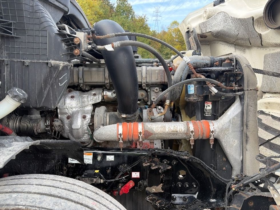 Sleeper Tractor-Heavy Duty Tractors-Freightliner-2020-T12664ST-Cross Lanes-WV-389,059\n\t\tmiles-$ 68,250 - Image 20