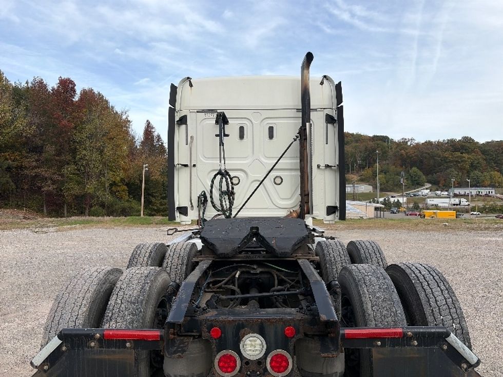 Sleeper Tractor-Heavy Duty Tractors-Freightliner-2020-T12664ST-Cross Lanes-WV-389,059\n\t\tmiles-$ 68,250 - Image 6