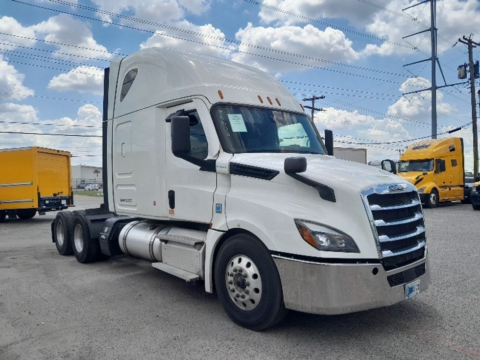 Sleeper Tractor-Heavy Duty Tractors-Freightliner-2020-T12664ST-Dallas-TX-430,411\n\t\tmiles-$ 74,250 - Image 1