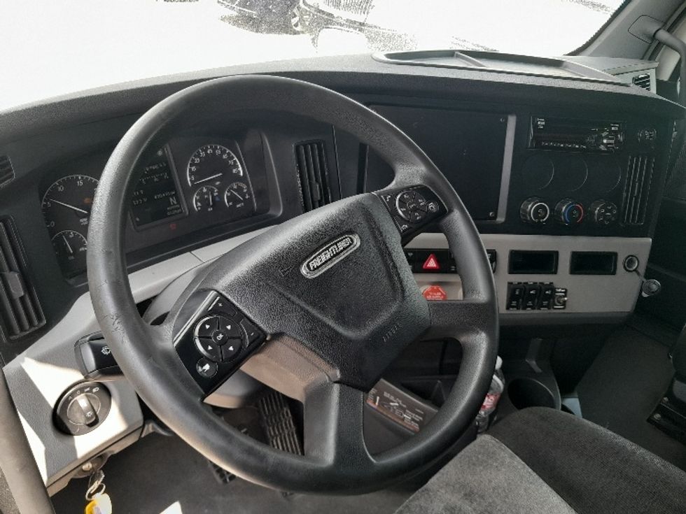 Sleeper Tractor-Heavy Duty Tractors-Freightliner-2020-T12664ST-Dallas-TX-430,411\n\t\tmiles-$ 74,250 - Image 10
